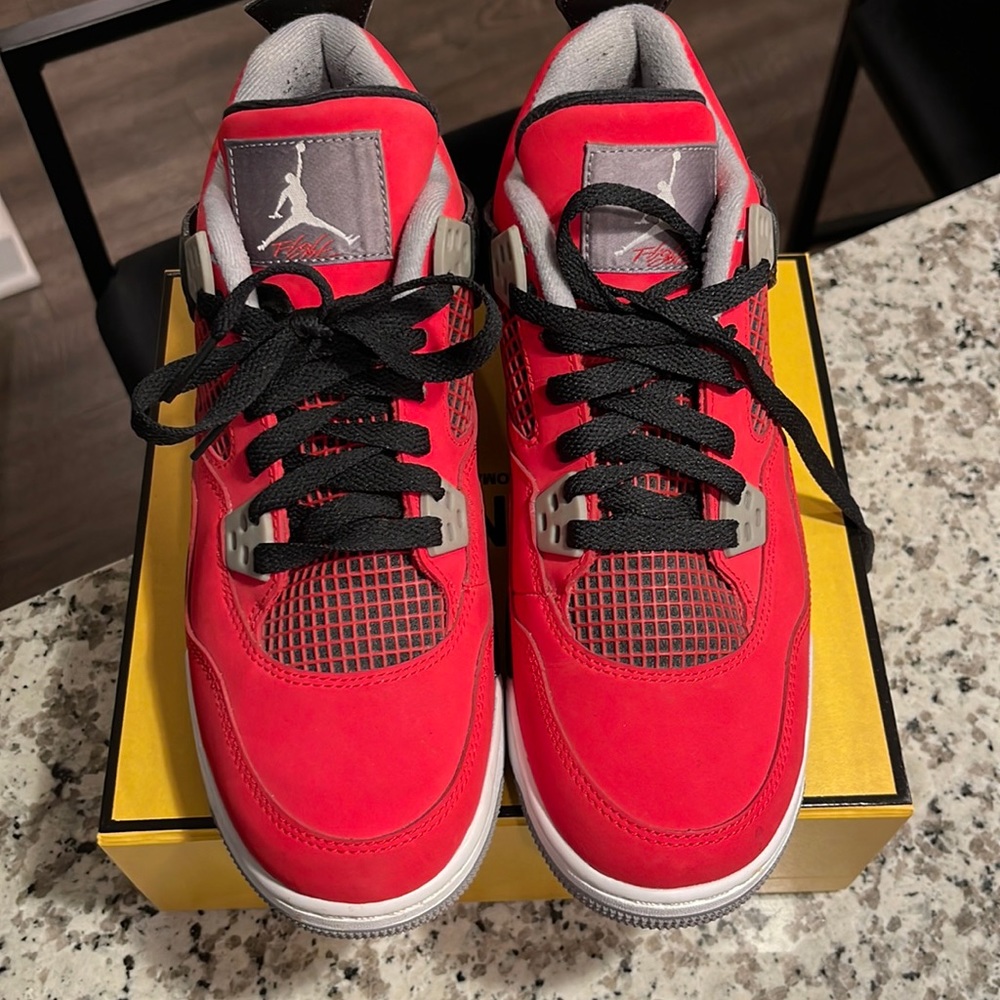 Air Jordan 4 Retro sneakers red size 7y